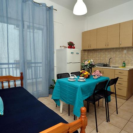 Maria Konstantinidis Apartments 네아 포티데아 외부 사진