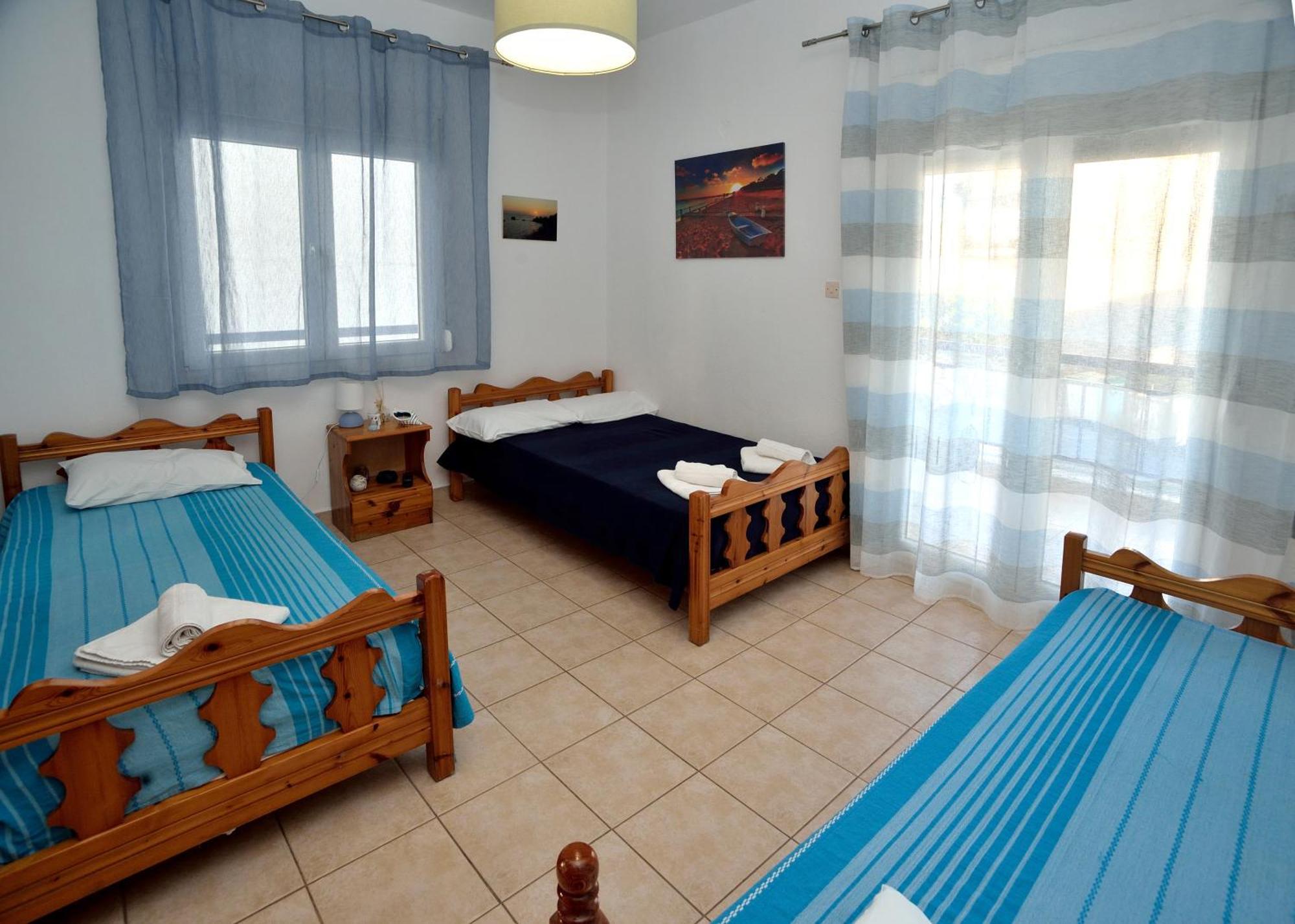 Maria Konstantinidis Apartments 네아 포티데아 외부 사진